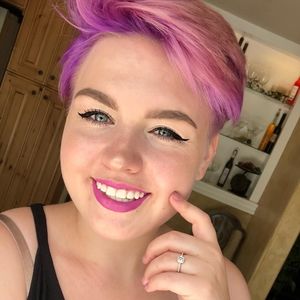 Meet your Posher, Nicole